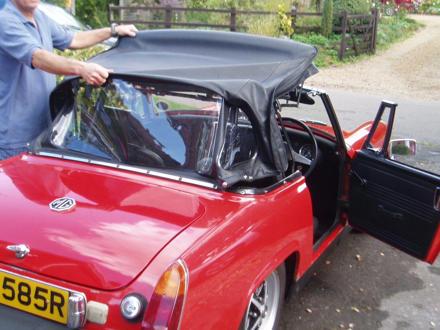 How to fold your hood Midget Register